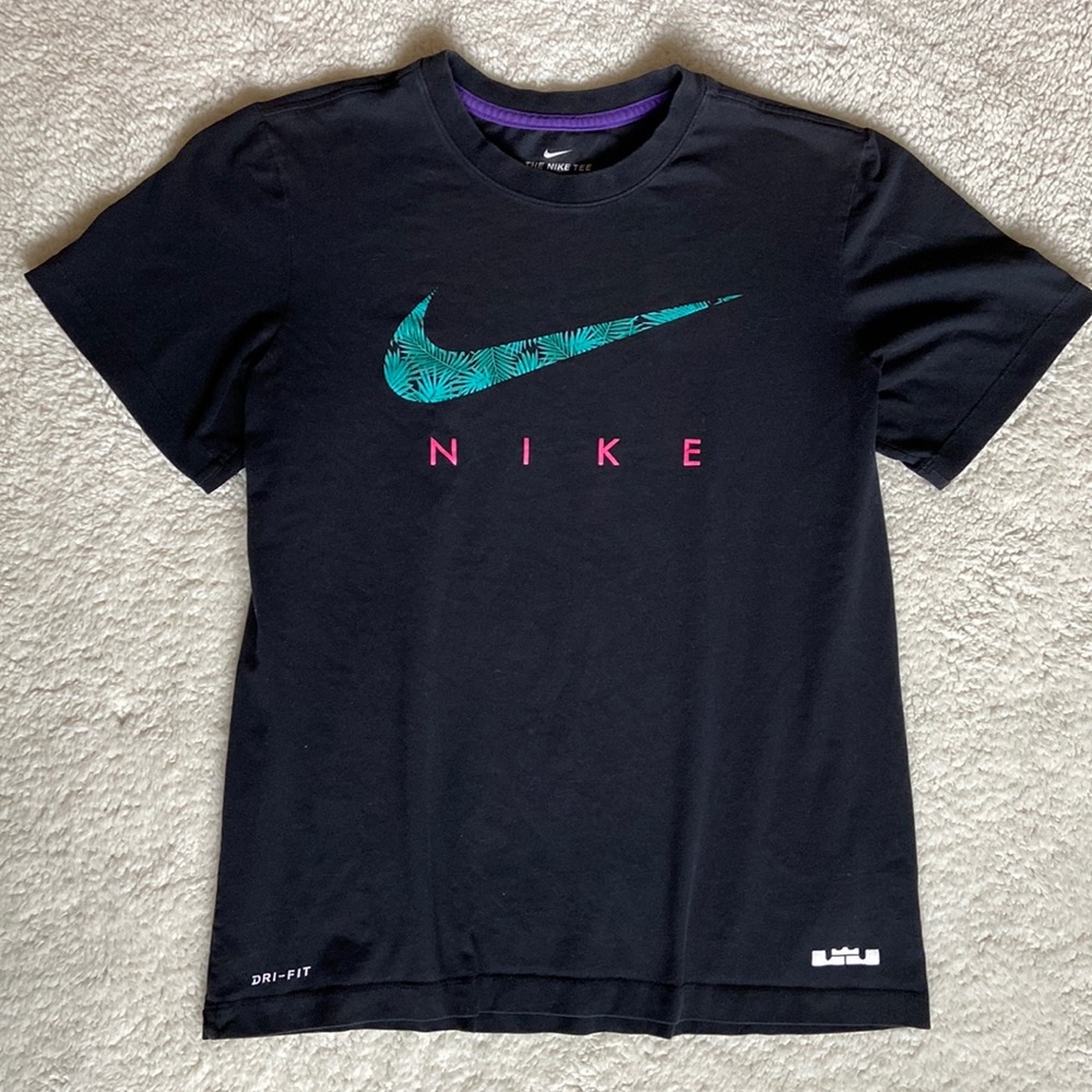 Nike tee